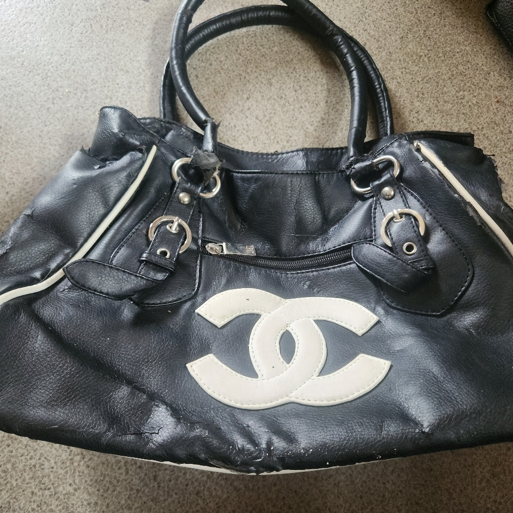 Used authentic CHANEL purse **VINTAGE**